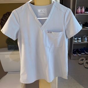 Figs Gray scrub top
